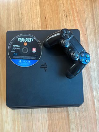 PS4 Slim com Jogo Call of Duty e Comando