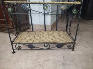 Scaffale in ferro battuto, ferro, vimini e pietre, piante