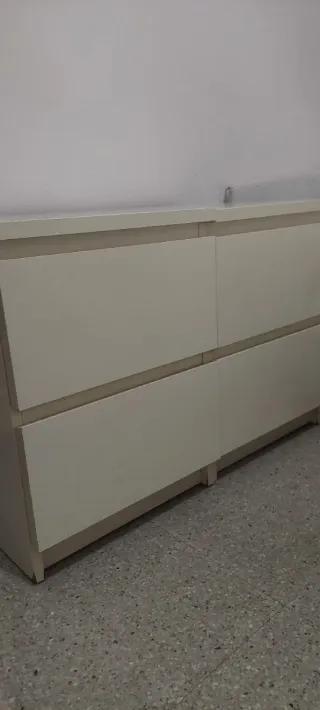 Mesitas de noche blancas