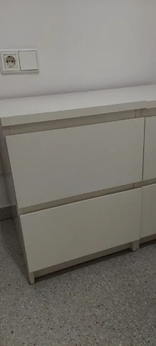 Mesitas de noche blancas