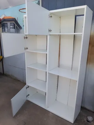 Estantería blanca modular