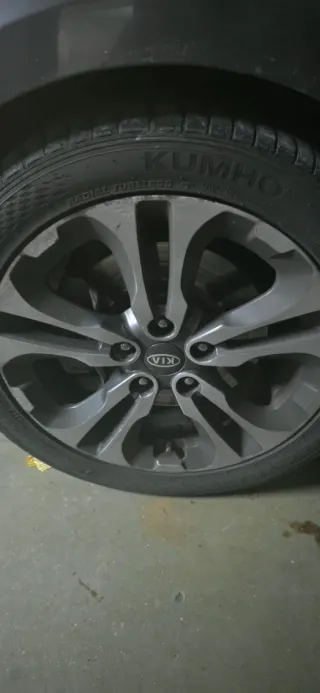 4 Llantas con Neumáticos Kia