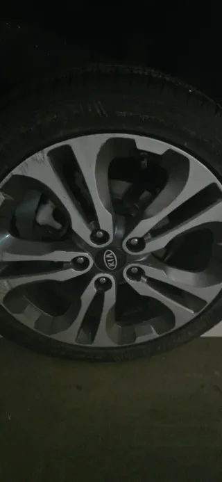 4 Llantas con Neumáticos Kia