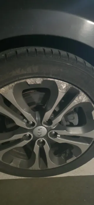 4 Llantas con Neumáticos Kia