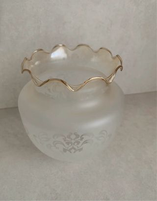 Tulipa antigua de cristal dorada