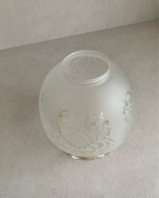 Tulipa antigua de cristal dorada