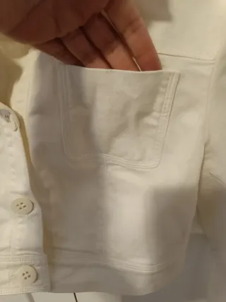 Cazadora crop Zara blanca