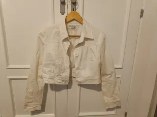 Cazadora crop Zara blanca