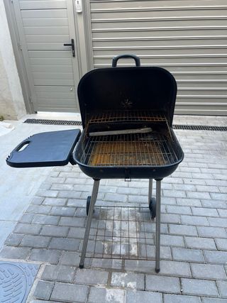 Barbacoa Negra con Ruedas