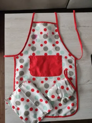 Cocinita de madera para niños con complementos