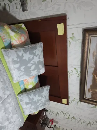 Mesita de noche de madera