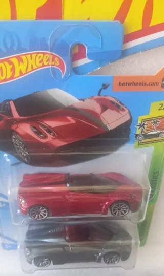 Conjunto 2 Hot Wheels 17 Pagani Huayra Roadster