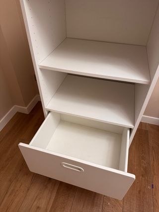 Librería infantil IKEA blanca