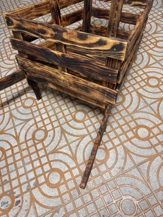 Carro de madera hecho a mano