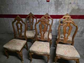 Juego de 6 sillas antiguas de madera tallada