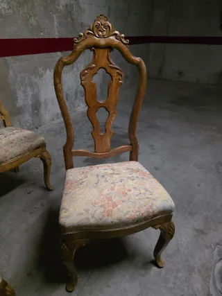 Juego de 6 sillas antiguas de madera tallada