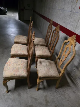 Juego de 6 sillas antiguas de madera tallada