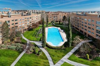 Piso en alquiler en Piovera - Conde Orgaz en Madrid