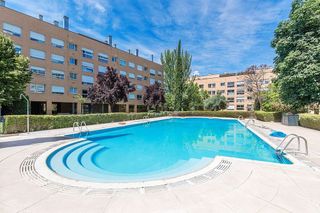 Piso en alquiler en Piovera - Conde Orgaz en Madrid