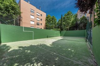 Piso en alquiler en Piovera - Conde Orgaz en Madrid