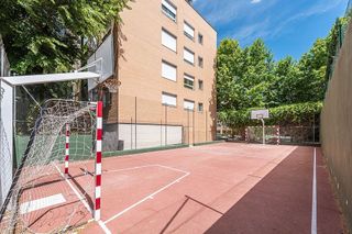 Piso en alquiler en Piovera - Conde Orgaz en Madrid