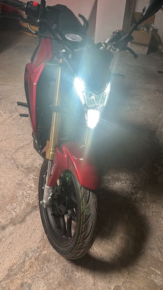 Moto Cyclone 125cc Naked Roja