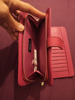 Cartera grande rosa con correa nueva