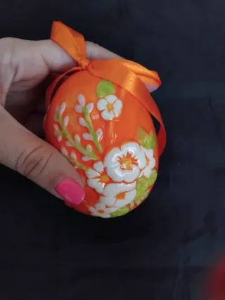 Piccolo ovetto decorativo con fiori