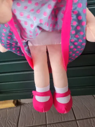 Bambola di stoffa rosa e fucsia