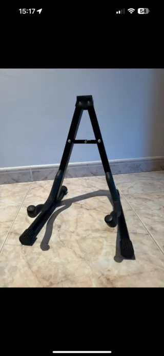 Guitarra Eléctrica Negra y Blanca