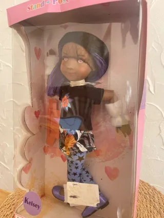 Muñeca Kelsey Ruby Red Siblies