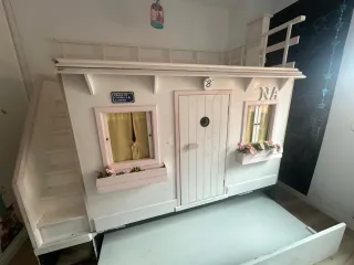 Cama casita infantil con balcón