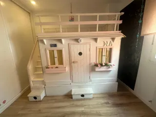 Cama casita infantil con balcón