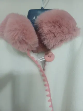 Poncho blanco con detalles rosas