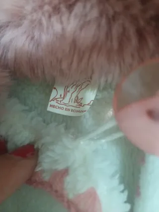 Poncho blanco con detalles rosas