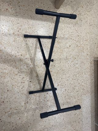 Piano Yamaha PSR-F51 con soporte. Negociable.