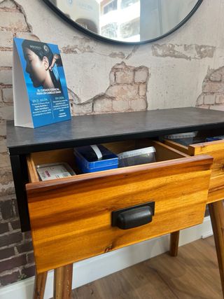 Mesa estrecha de madera