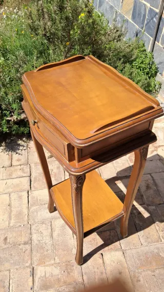 Mesa auxiliar Luis XV cabriole vintage