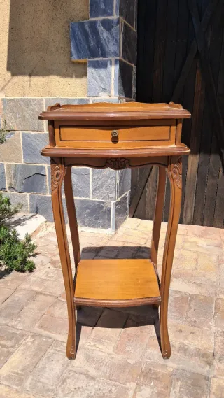 Mesa auxiliar Luis XV cabriole vintage