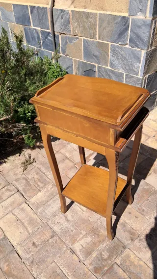 Mesa auxiliar Luis XV cabriole vintage