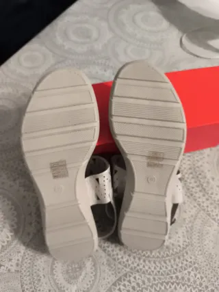 Sandalias plateadas sin estrenar