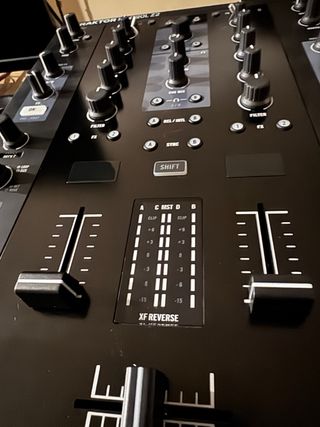 Controlador DJ Native Instruments Traktor Z2