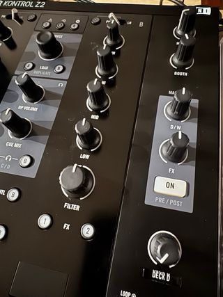 Controlador DJ Native Instruments Traktor Z2