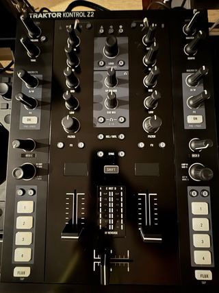 Controlador DJ Native Instruments Traktor Z2
