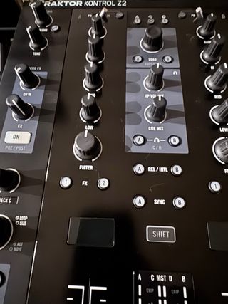 Controlador DJ Native Instruments Traktor Z2