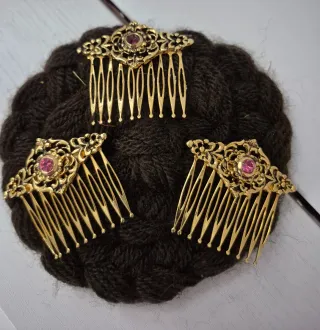 Ganchos y peinetas doradas fallera