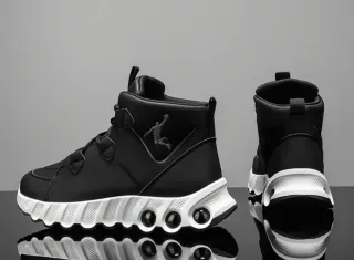 Zapatillas deportivas altas negras y blancas