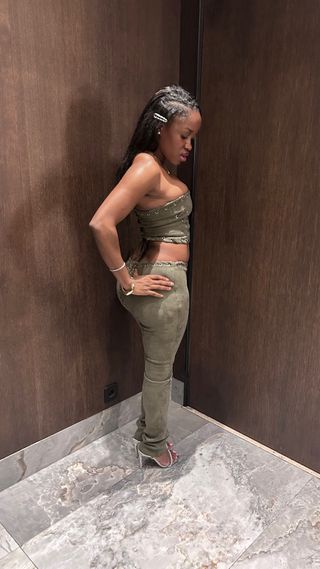 Conjunto pantalón y top verde militar