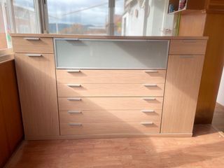 Cómoda alacena moderna madera y cristal