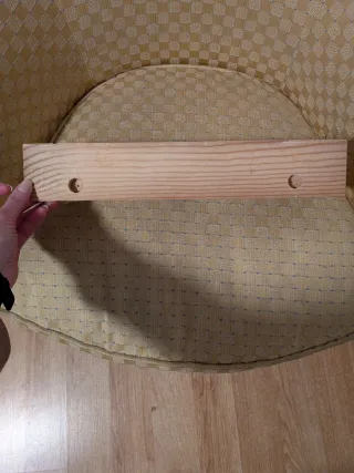 Colgador de madera con 3 pomos